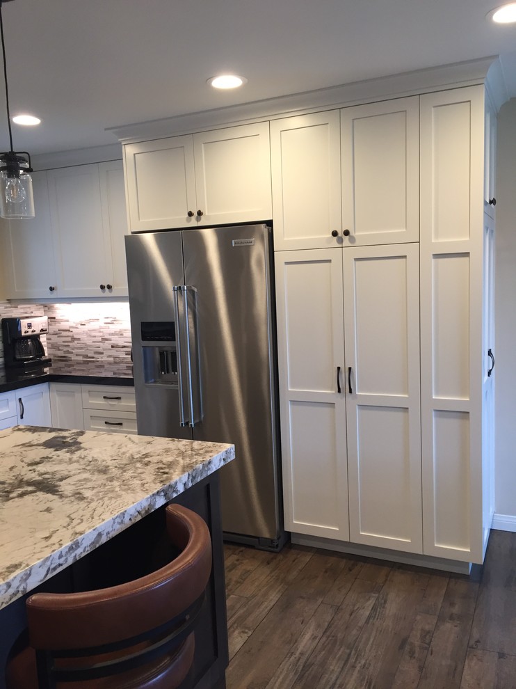 Example of a transitional kitchen design in Orange County