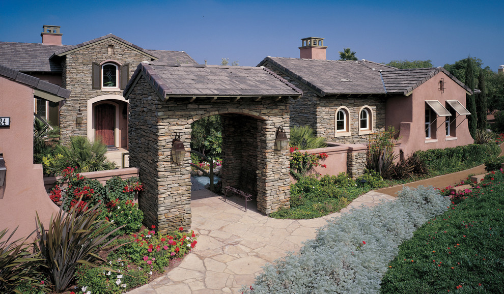 Design ideas for a transitional exterior in San Diego.