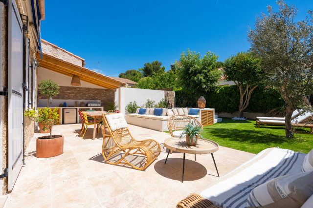 Oasis balinais mediterranean-courtyard