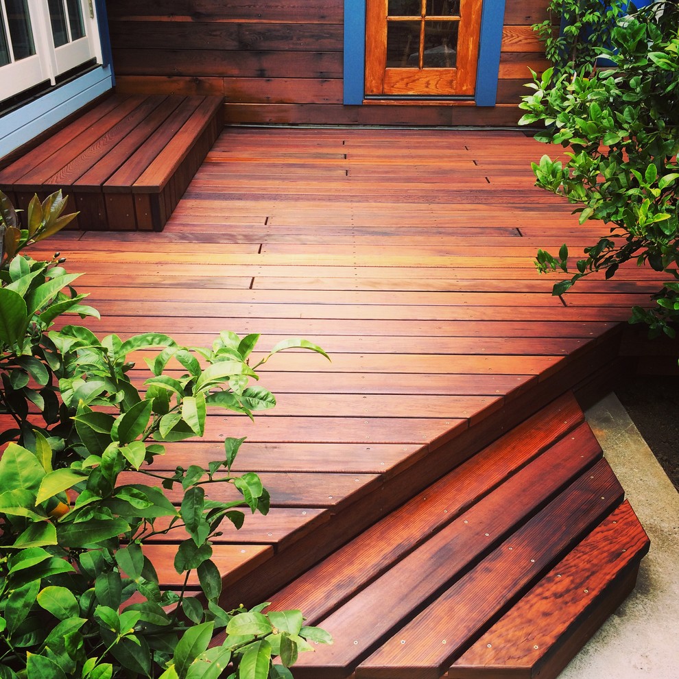 Design ideas for a mid-sized traditional backyard deck in San Francisco with no cover and a container garden.