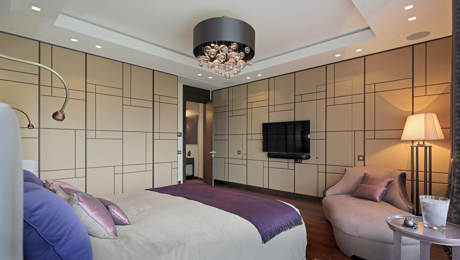 Телевизор в стене из натурального камня