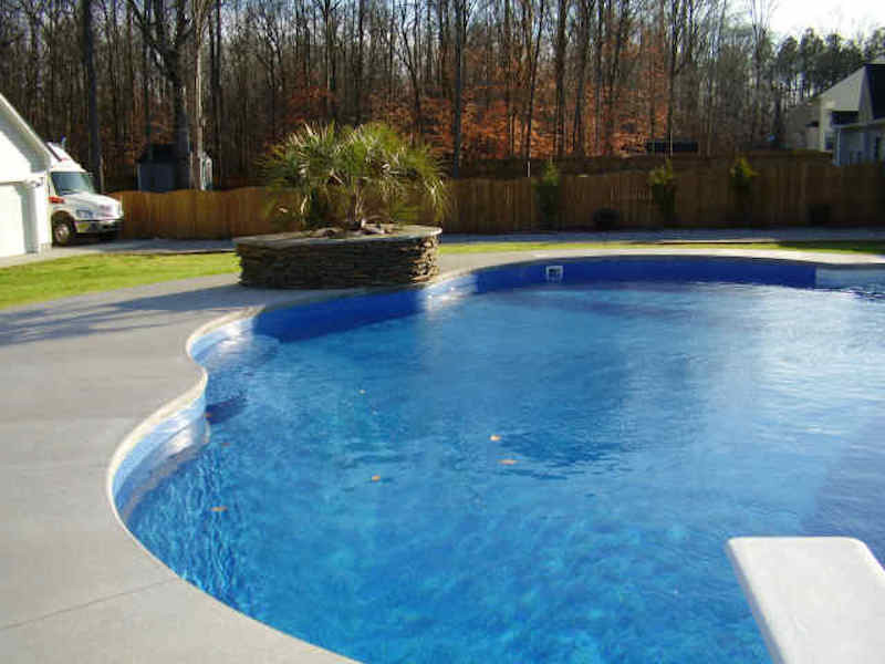 Example of a backyard custom-shaped pool design