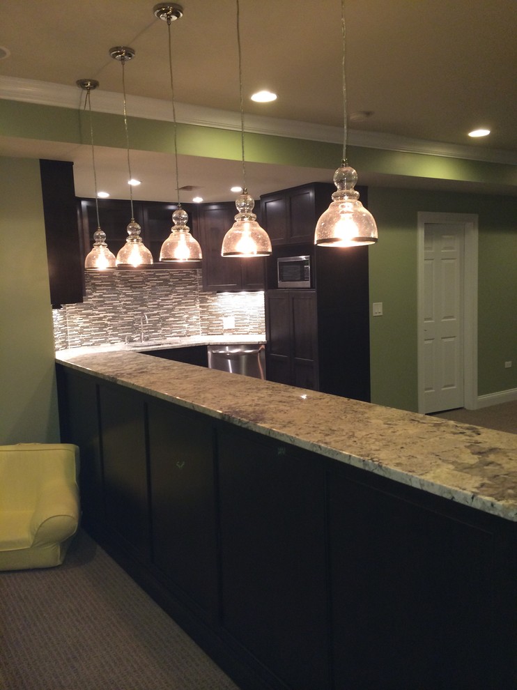 Example of a transitional basement design in Chicago