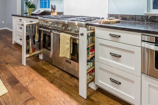 Kitchen Spice Pull-outs classique-chic-cuisine