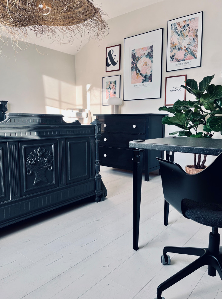 Chambre bohème avec bureau