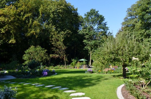 Parkartiger Garten In Coburg Landhausstil Garten Nurnberg