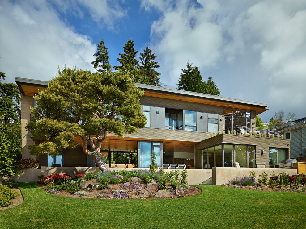 Inspiration for a contemporary two-storey exterior in Seattle.