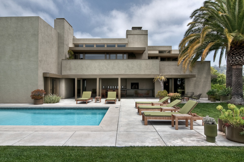 Design ideas for a modern two-storey exterior in Los Angeles.