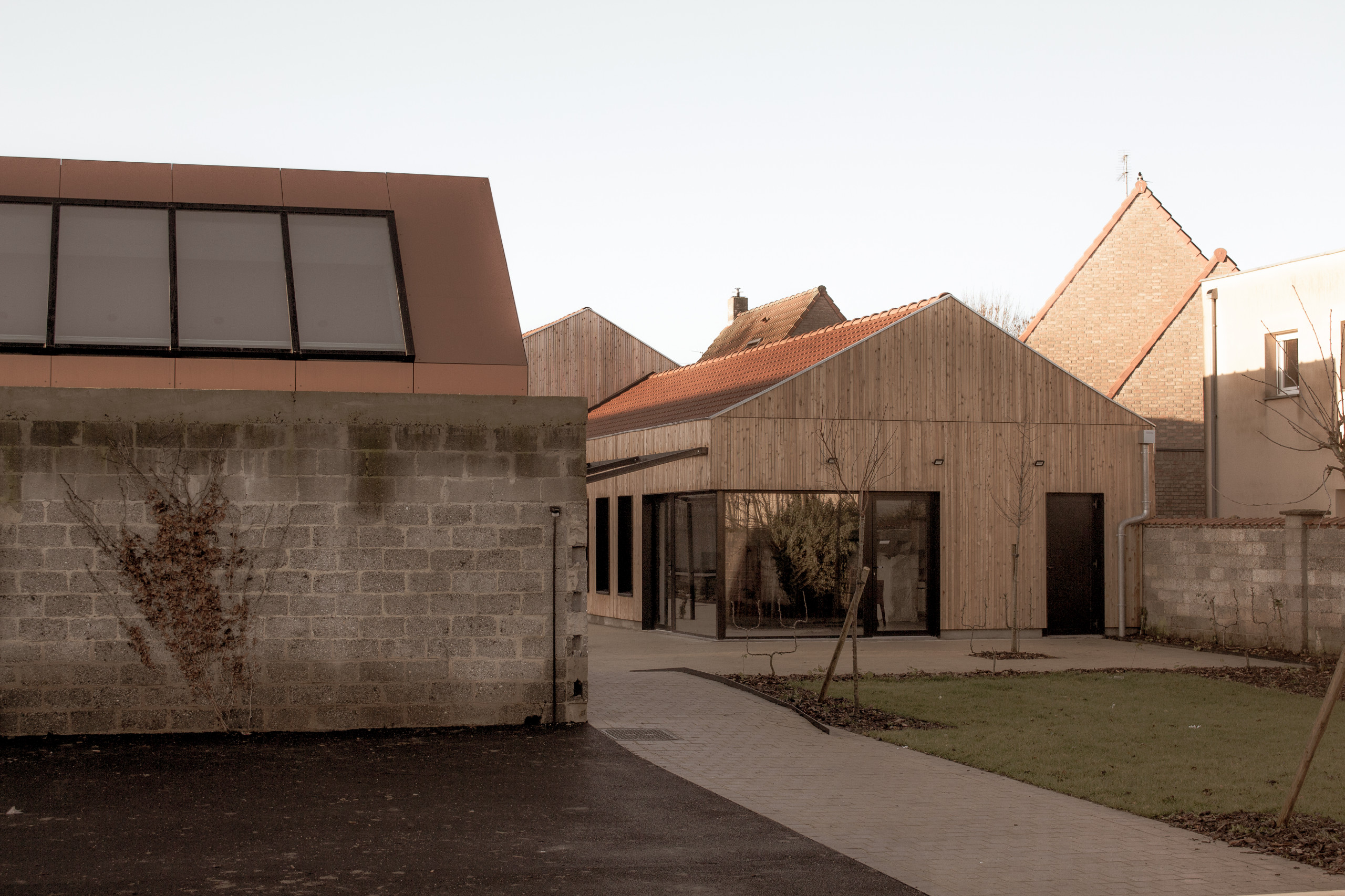 Transformation d'une remise en oratoire et aménagement paysager d'un béguinage