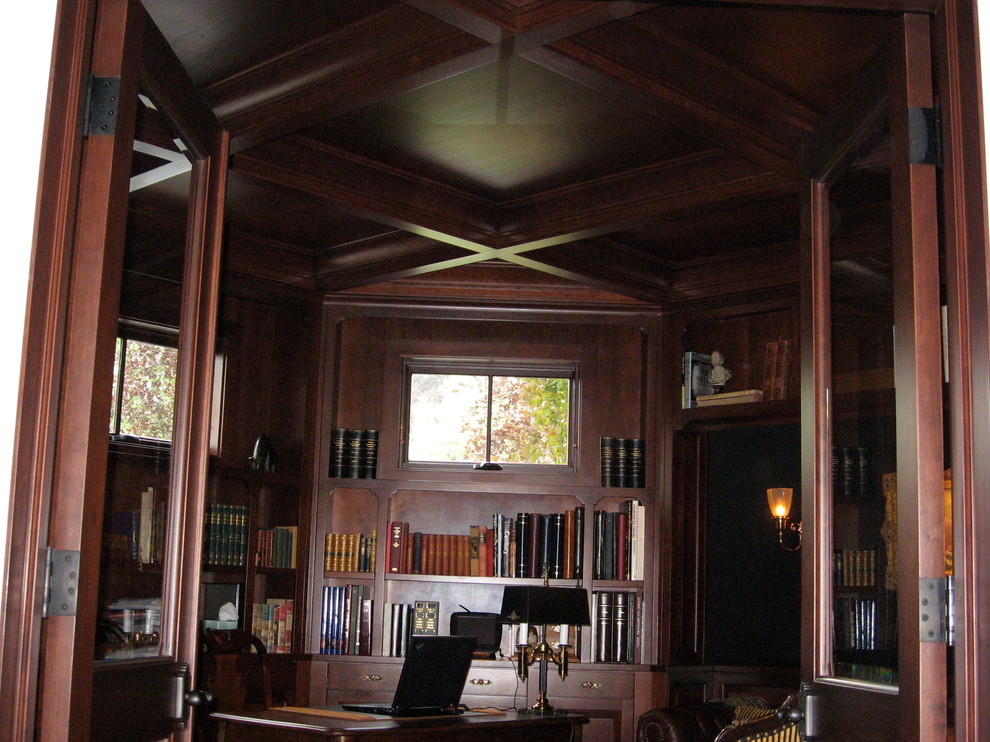 Photo of a traditional study room in Bridgeport with dark hardwood floors and a freestanding desk.