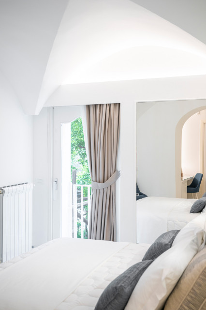 La Divina Praiano - Camera da Letto mediterranean-bedroom