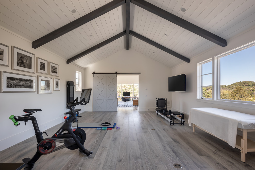 Example of a cottage home gym design in San Francisco