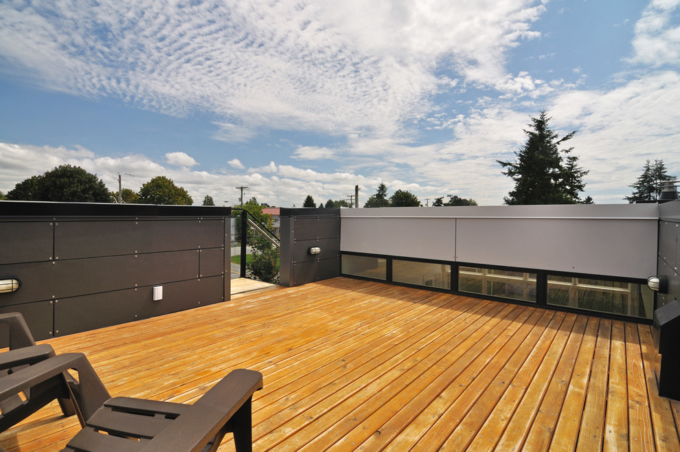 This is an example of a modern deck in Vancouver.
