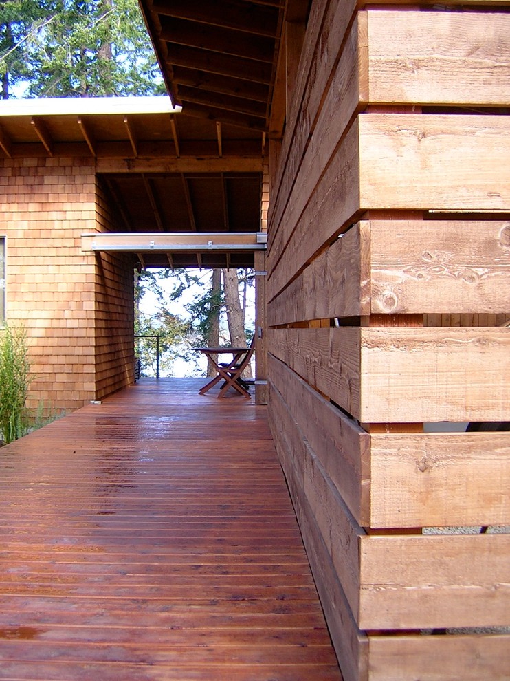 Deck - rustic deck idea in Seattle