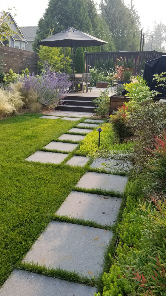 Design ideas for a contemporary garden in Seattle.