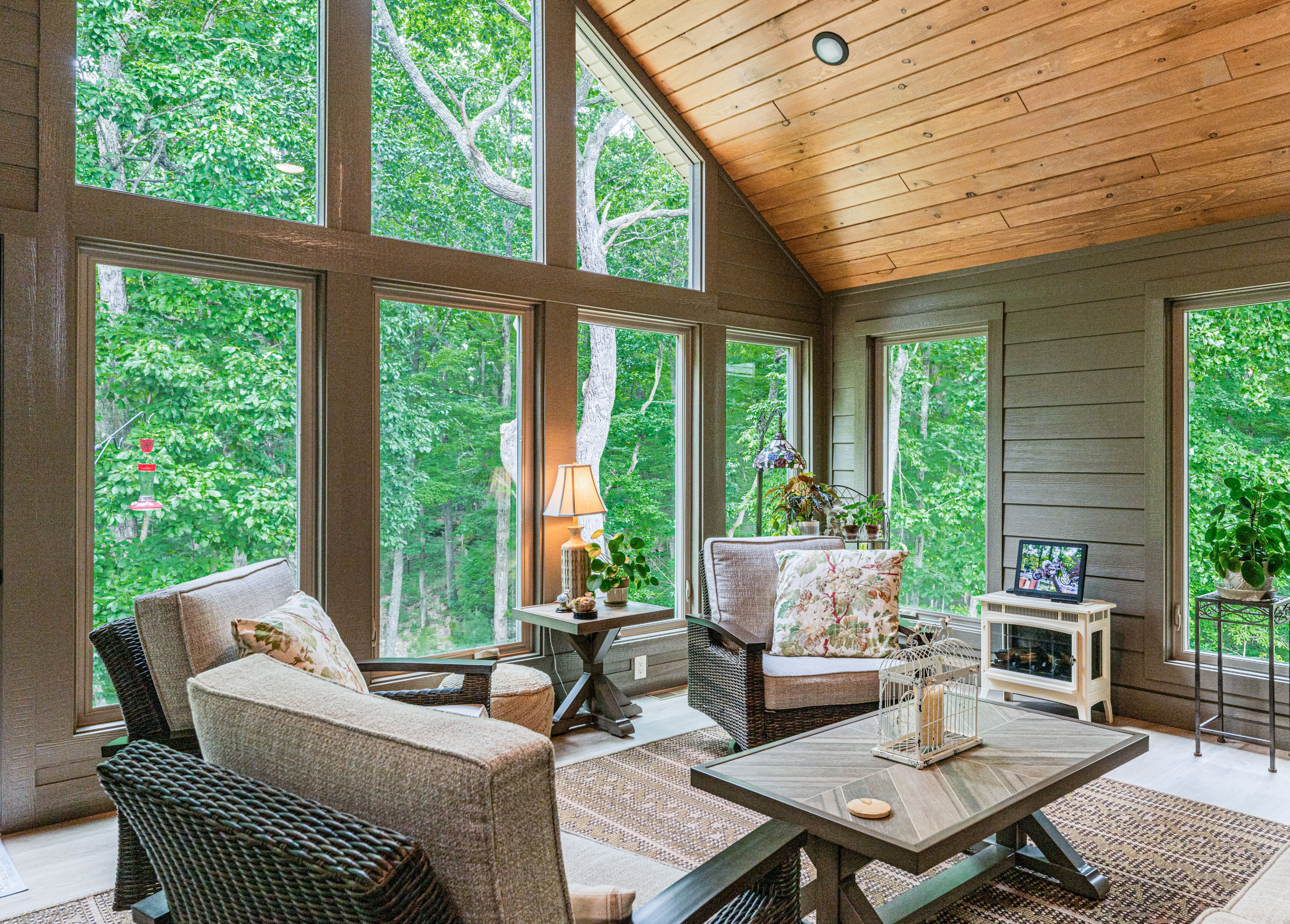 47 Cedar Ridge Circle - Sunroom / Flooring