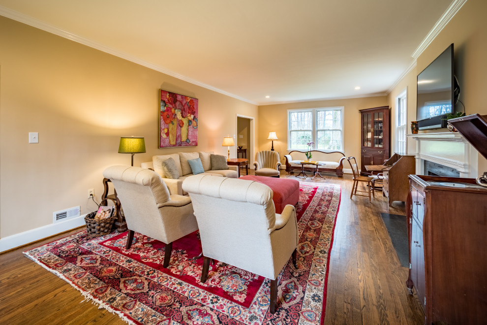 Home design - transitional home design idea in Raleigh