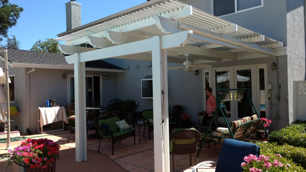 Inspiration for a mid-sized transitional full sun backyard landscaping in San Francisco.