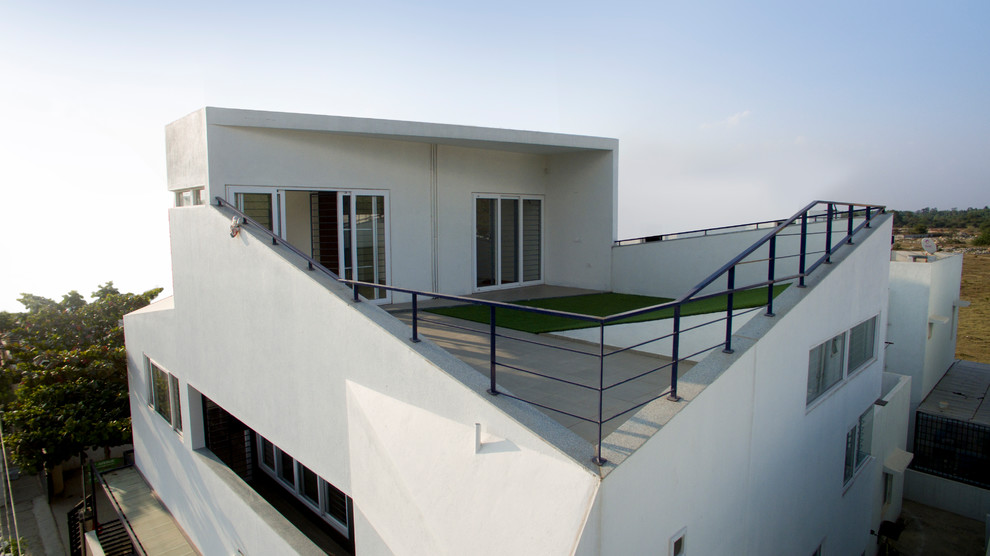 Inspiration for a contemporary terrace & balcony in Bengaluru.