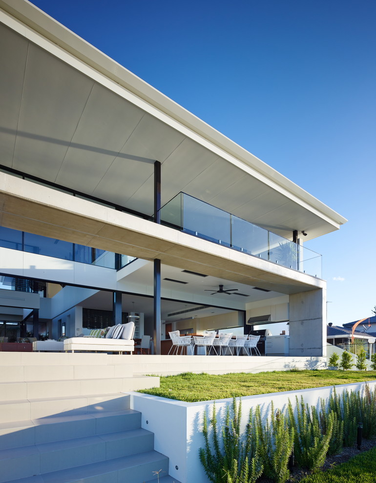 Large contemporary exterior in Gold Coast - Tweed.