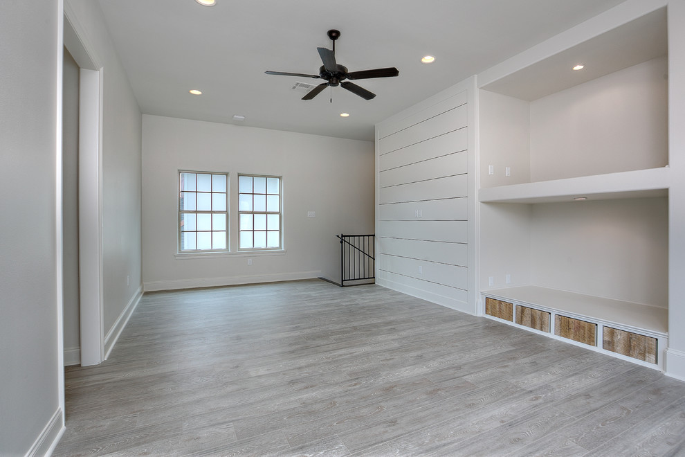 Inspiration for a transitional home design remodel in New Orleans