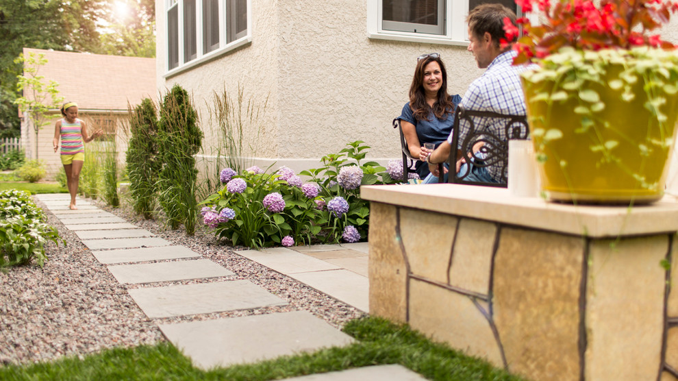 Large transitional home design photo in Minneapolis