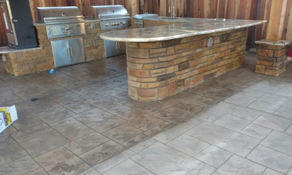 Outdoor Kitchen/Seating Wall Modern Patio San Francisco by