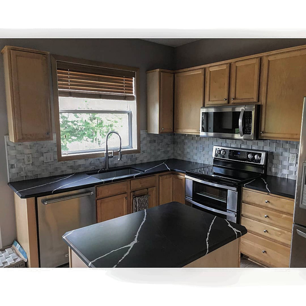 Kitchen - kitchen idea in Minneapolis