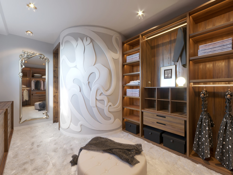 Барельеф ириса в гардеробной