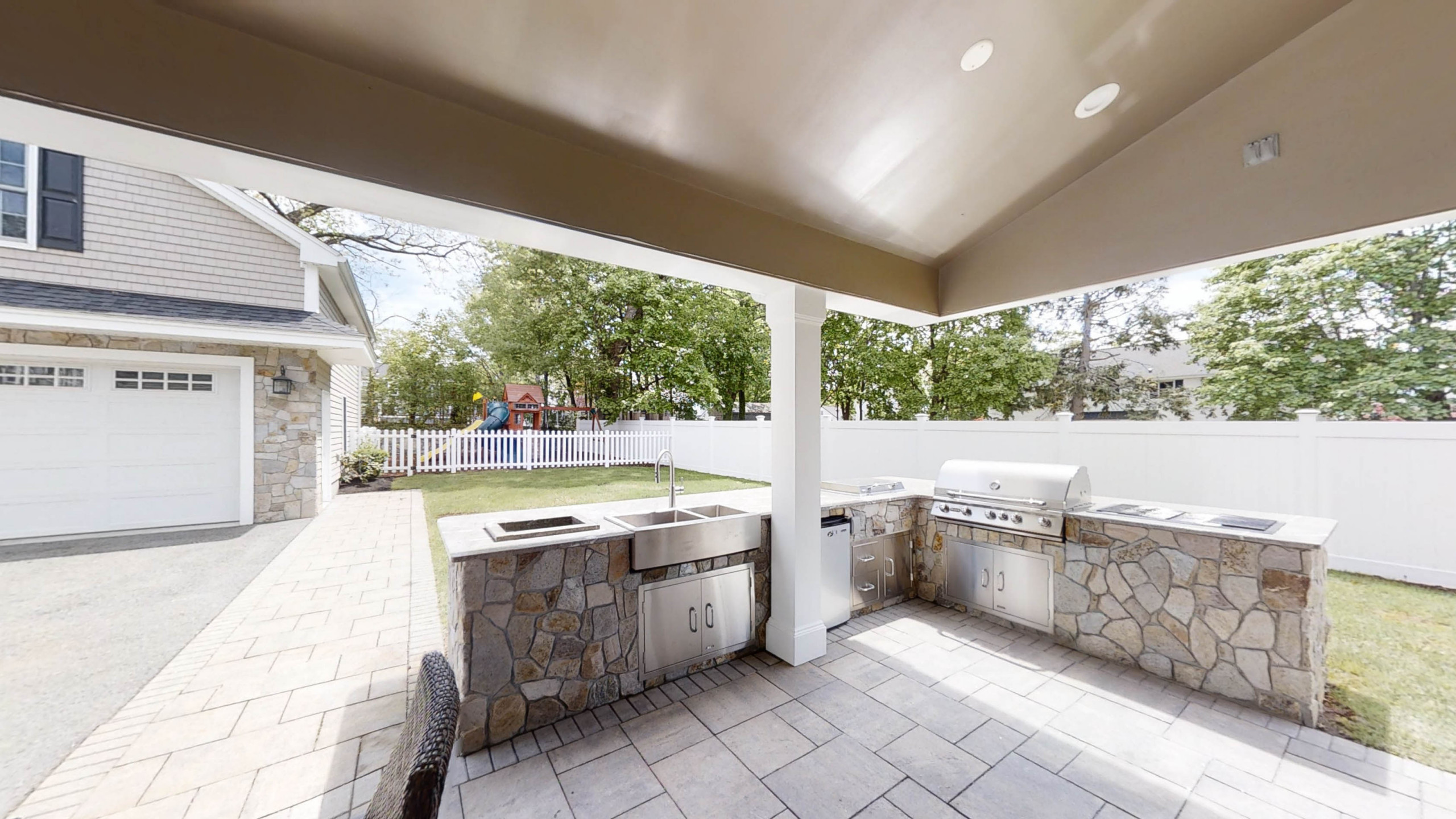20 Eaton St