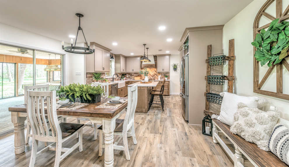 Example of a mid-sized mountain style u-shaped porcelain tile and brown floor eat-in kitchen design with an undermount sink, shaker cabinets, medium tone wood cabinets, quartzite countertops, multicolored backsplash, porcelain backsplash, stainless steel appliances, an island and white countertops