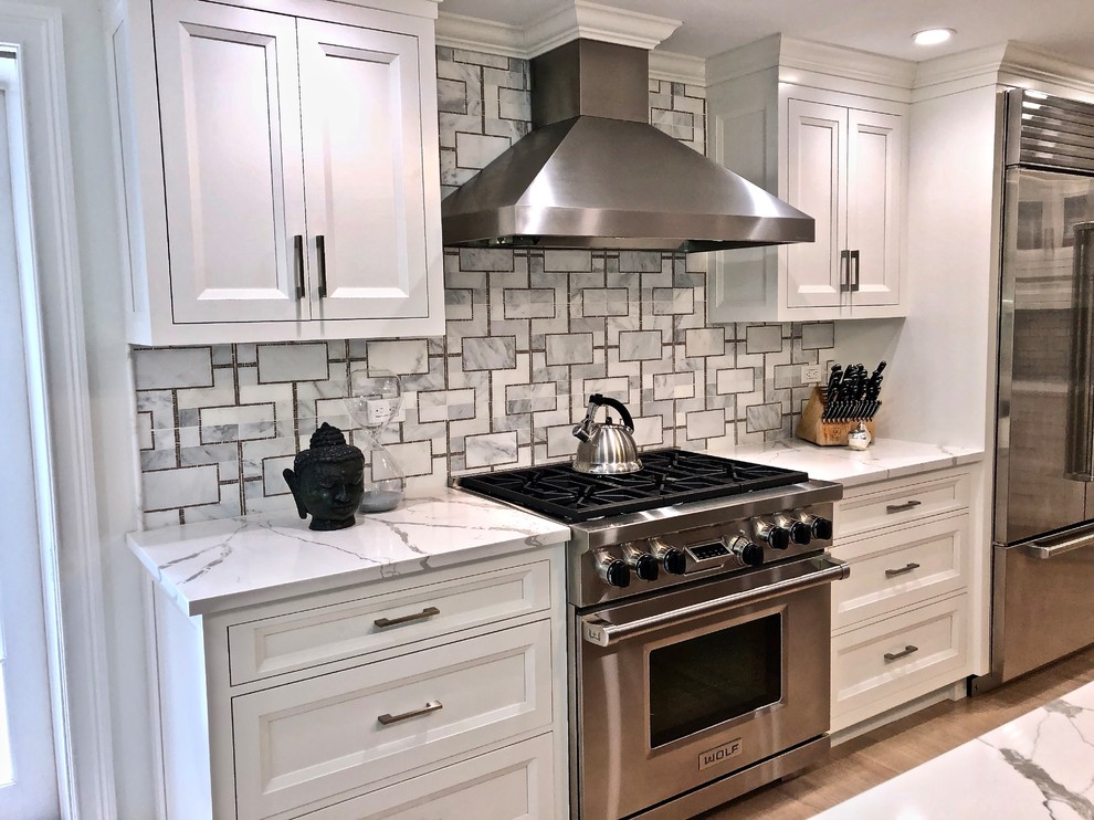 Eat-in kitchen - large transitional medium tone wood floor and beige floor eat-in kitchen idea in New York with beaded inset cabinets, gray cabinets, quartz countertops, multicolored backsplash, marble backsplash, stainless steel appliances, an island and white countertops