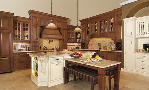 Design ideas for a mid-sized transitional kitchen in Orange County.
