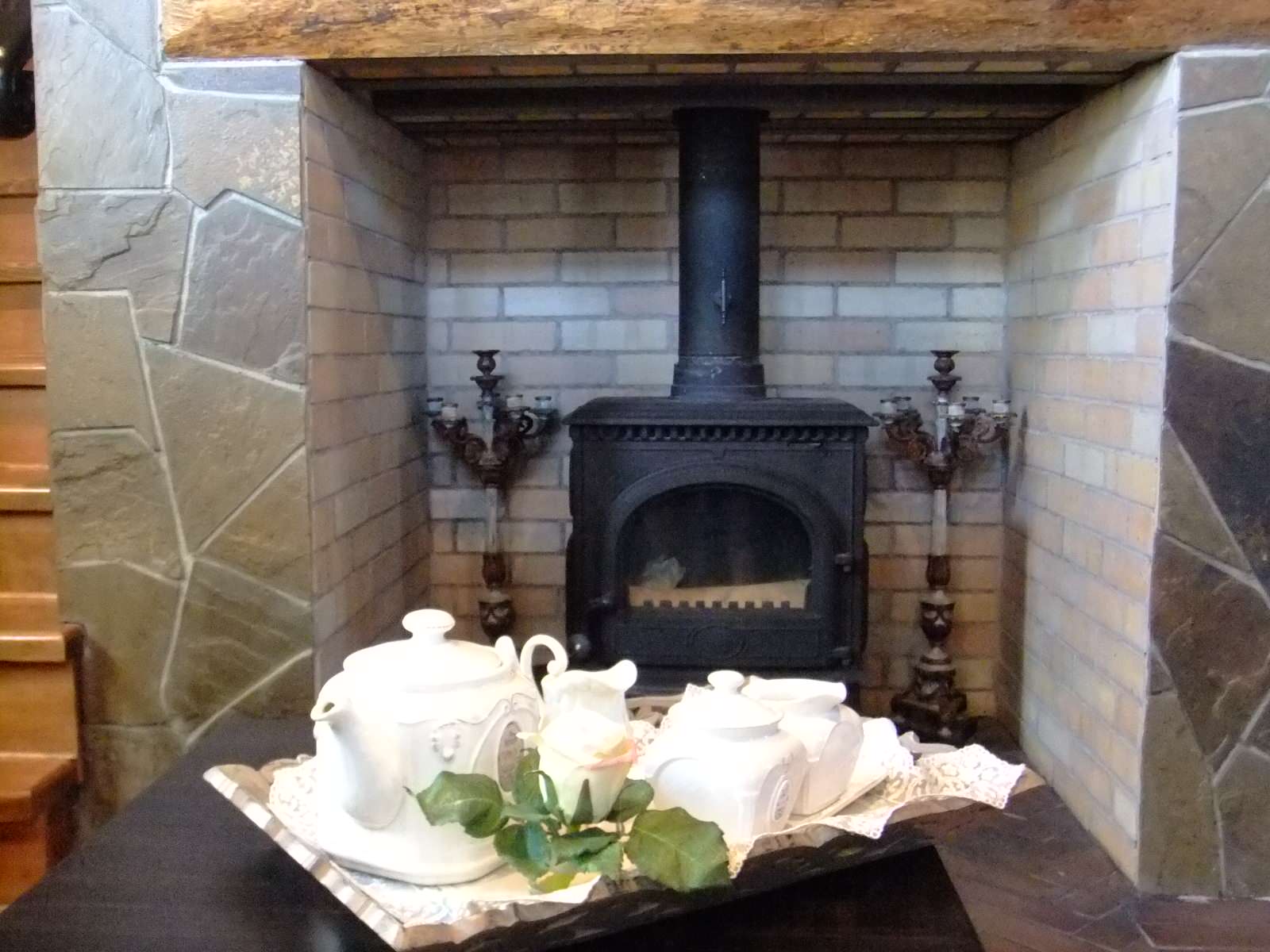 Гостиная в бревенчатом доме