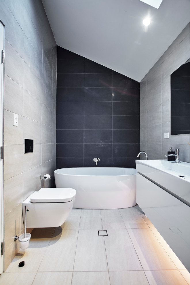 Photo of a contemporary bathroom in Melbourne.