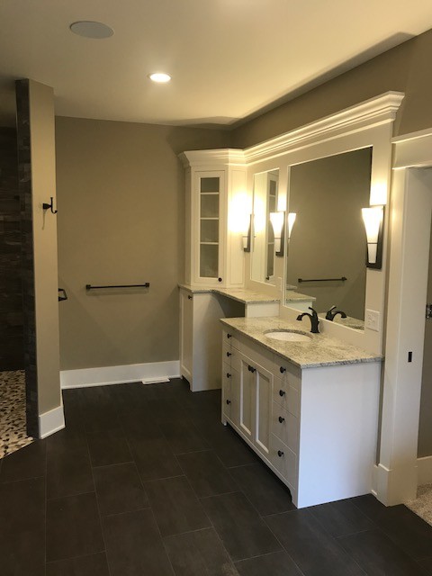 Example of a transitional bathroom design in Cedar Rapids