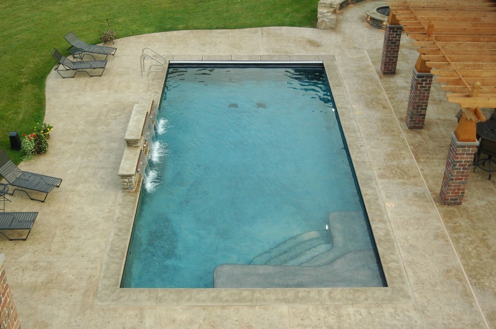 Inspiration for a transitional pool remodel in Cedar Rapids