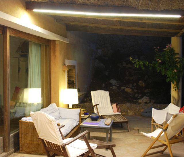 Iluminaci&oacute;n exterior. Una casa en Ibiza coastal-courtyard