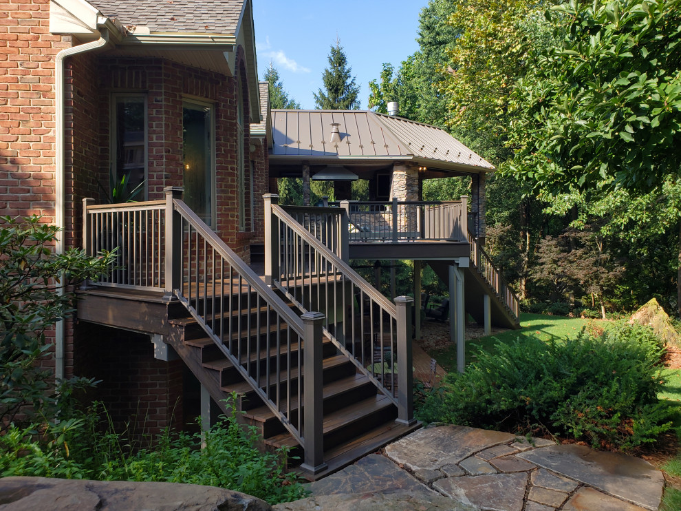 Inspiration for a large transitional backyard ground level metal railing deck remodel