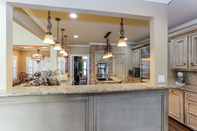 Grogan's Point Traditional traditional-kitchen