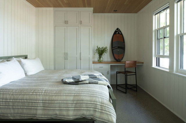 Bell Point Cabin scandinavian-bedroom