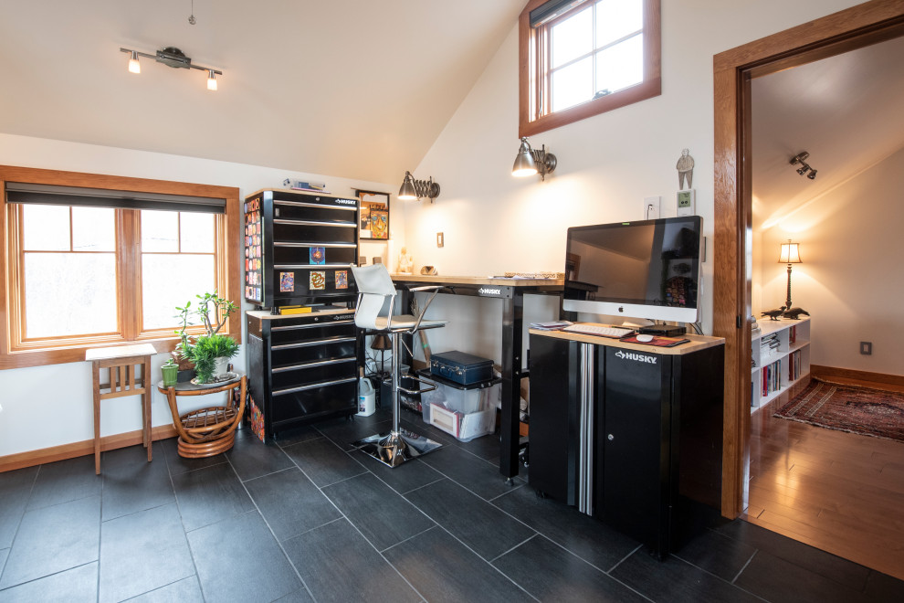 Home office - transitional home office idea