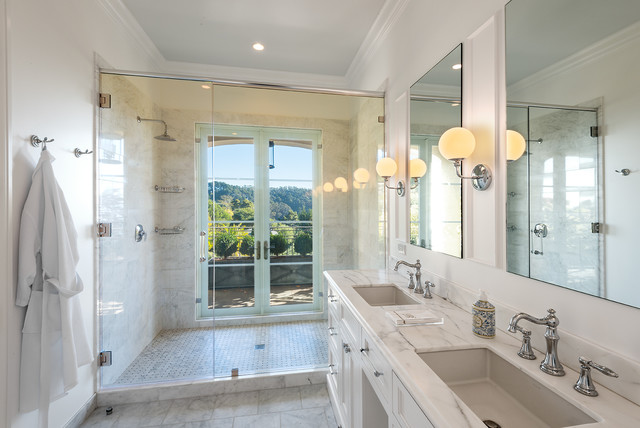 Transitional in Tiburon klassisch-modern-badezimmer