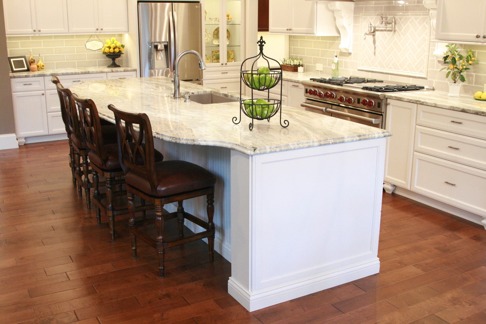 Kitchen - transitional kitchen idea in Cincinnati