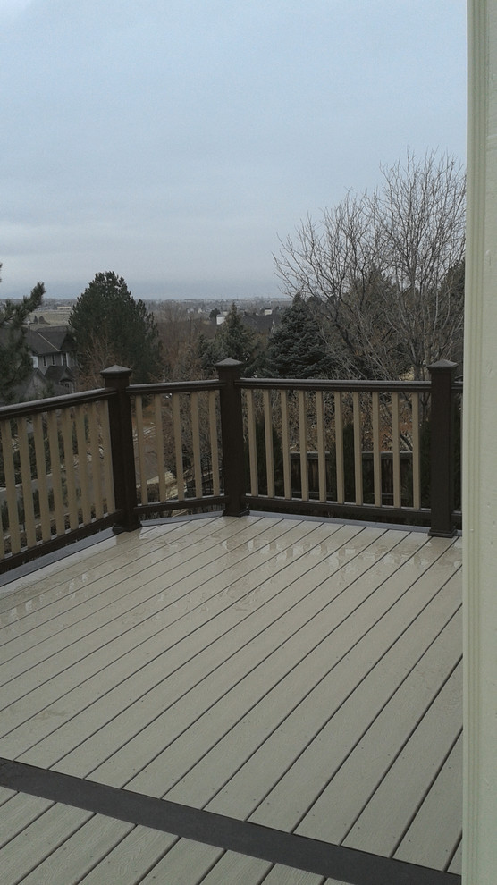 Minimalist deck photo in Denver