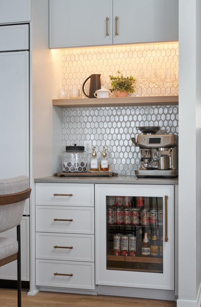 Example of a transitional home bar design in Minneapolis