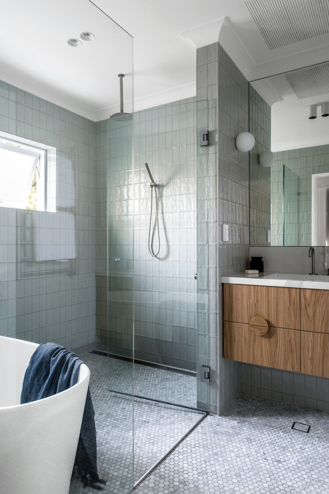 Photo of a midcentury bathroom in Brisbane.
