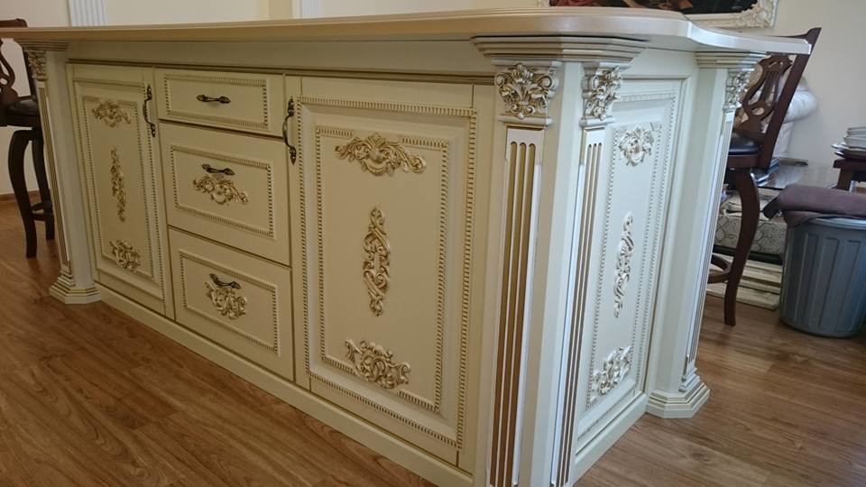 Обеденный стол-остров на кухню