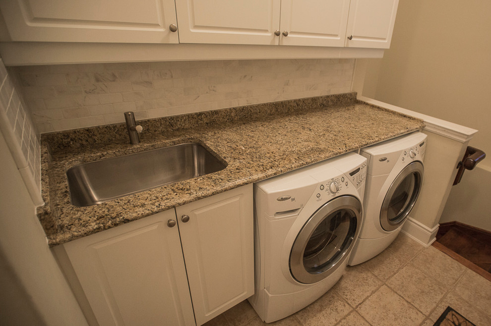 Inspiration for a traditional laundry room in Toronto.