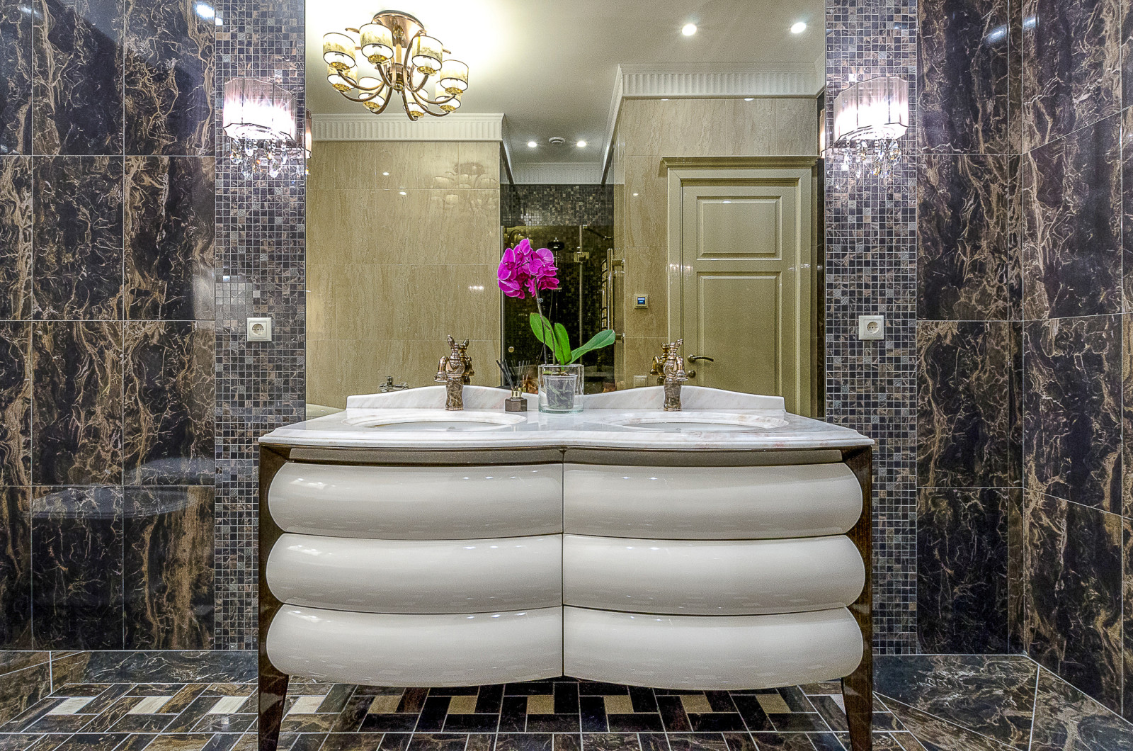 Современная квартира в жилом комплексе Актер Гэлакси Сочи.